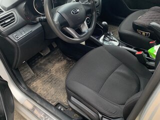 2014 Kia Rio 6-speed III, серебристый, 699000 рублей, вид 5