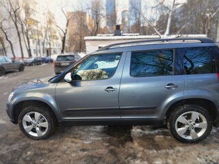 2015 Skoda Yeti I Рестайлинг, серый, 1700000 рублей, вид 4