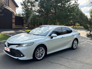 2021 Toyota Camry VIII (XV70), белый, 2999999 рублей, вид 1
