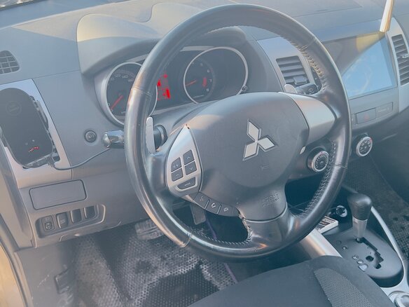 2008 Mitsubishi Outlander II, бежевый, 1150000 рублей - вид 7