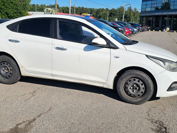 2017 Hyundai Solaris II, белый, 530000 рублей - вид 2