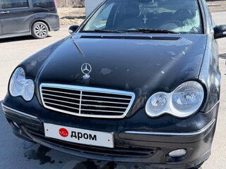 2004 Mercedes-Benz C-Класс 180 II (W203), чёрный, 500000 рублей, вид 3