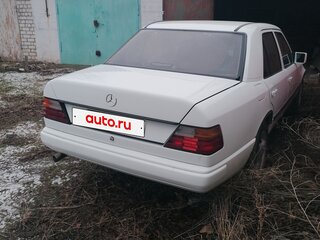 1993 Mercedes-Benz C-Класс 180 (PMS) I (W202), белый, 270000 рублей, вид 2
