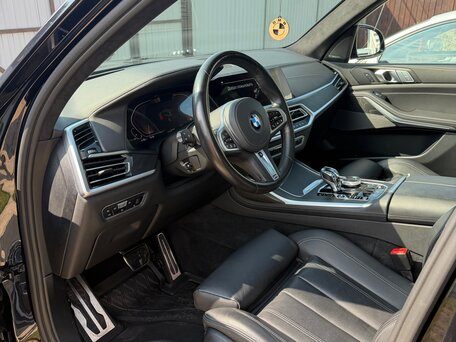 2021 BMW X7 40i I (G07), чёрный, 9900000 рублей, вид 5