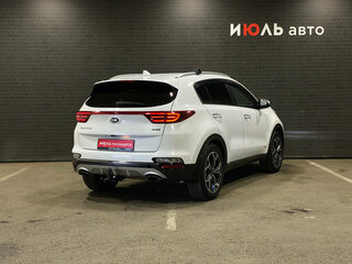 2018 Kia Sportage IV Рестайлинг, белый, 1800000 рублей, вид 5