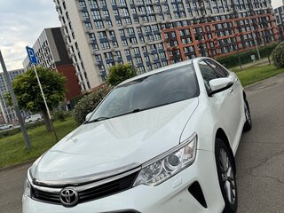 2016 Toyota Camry VII (XV50) Рестайлинг, белый, 2040000 рублей, вид 3
