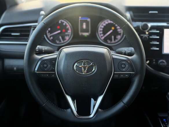 2020 Toyota Camry VIII (XV70), чёрный, 2450000 рублей - вид 9