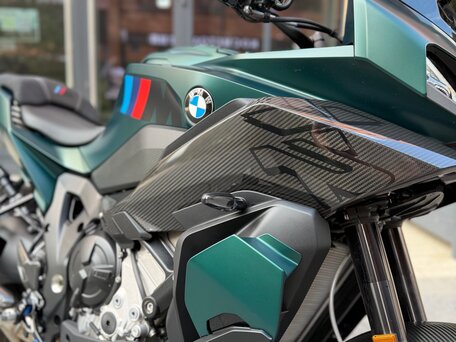 2025 BMW M 1000 XR, зелёный, 3800000 рублей, вид 3