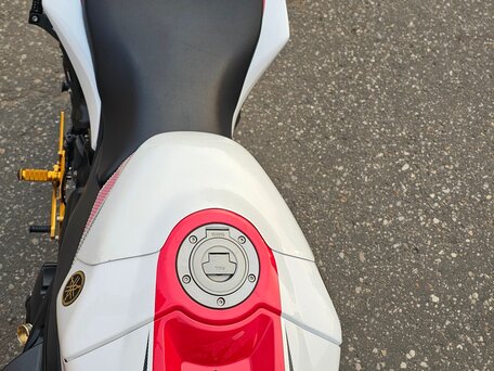 2011 Yamaha YZF-R1, белый, 1300000 рублей, вид 5