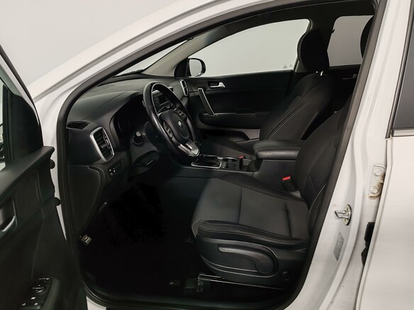2018 Kia Sportage IV Рестайлинг, белый, 1899000 рублей - вид 11