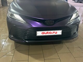 2021 Toyota Camry VIII (XV70) Рестайлинг, фиолетовый, 2890000 рублей, вид 3