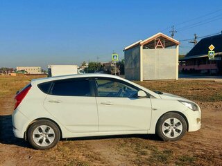 2015 Hyundai Solaris I Рестайлинг, белый, 800000 рублей, вид 2