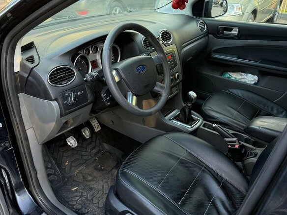 2010 Ford Focus II Рестайлинг, чёрный, 450000 рублей - вид 7