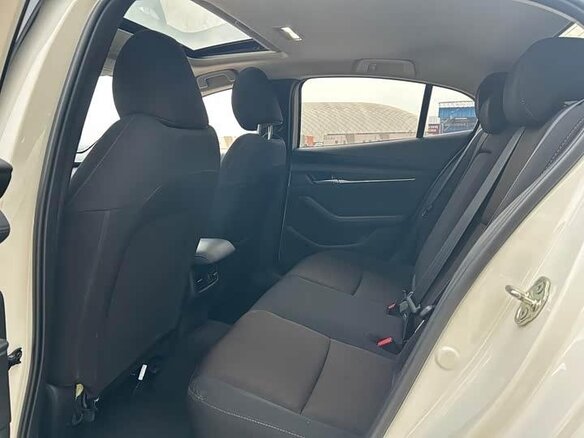 2023 Mazda 3 Axela IV (BP), белый, 1840000 рублей - вид 18