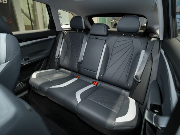 2026 Geely Atlas II, чёрный - вид 8