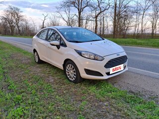 2015 Ford Fiesta Mk6 Рестайлинг, белый, 700000 рублей, вид 3