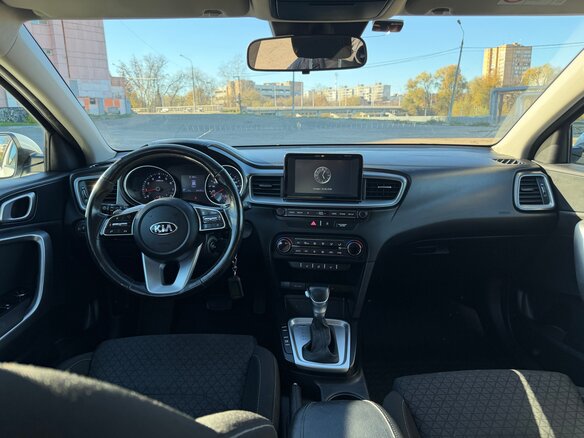 2019 Kia Ceed III, белый, 1560000 рублей - вид 13