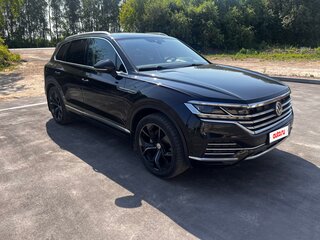 2020 Volkswagen Touareg III, чёрный, 4400000 рублей, вид 2