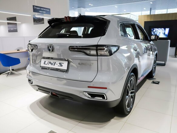 2025 Changan UNI-S I, серебристый - вид 3