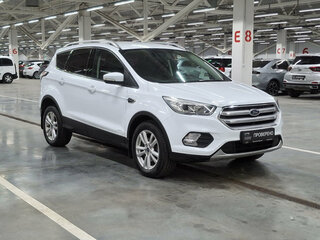2017 Ford Kuga II Рестайлинг, белый, 1440000 рублей, вид 3