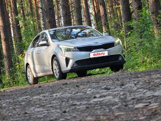 2021 Kia Rio IV Рестайлинг, серый, 1489000 рублей, вид 3