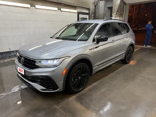 2021 Volkswagen Tiguan II Рестайлинг, серый, 3600000 рублей, вид 1