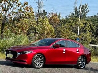 2025 Mazda 3 Axela IV (BP), красный, 1950999 рублей, вид 3