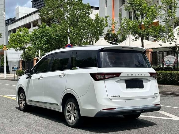 2023 Wuling Jiachen, белый, 1240000 рублей - вид 3