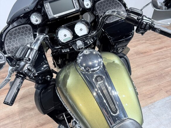 2017 Harley-Davidson Road Glide, зелёный, 1999000 рублей - вид 24