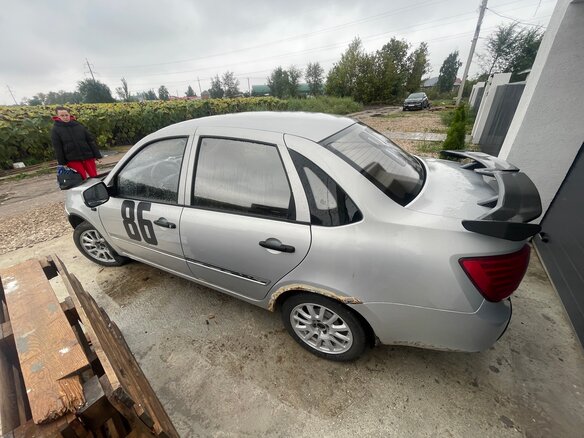 2011 Lada (ВАЗ) Granta I, серебристый, 250000 рублей - вид 3