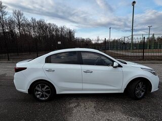 2017 Kia Rio IV, белый, 1400000 рублей, вид 3