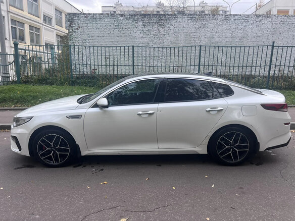 2019 Kia Optima IV Рестайлинг, белый, 1900000 рублей - вид 5