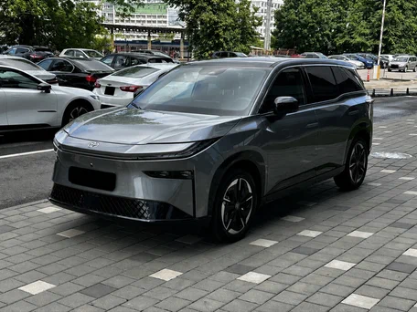 2026 Toyota bZ3X 58.3 kWh, серый, 2370000 рублей, вид 2