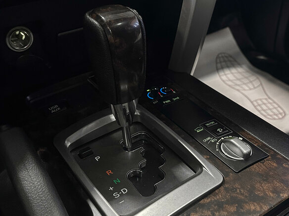 2014 Toyota Land Cruiser 200 Series Рестайлинг 1, серебристый, 3930000 рублей - вид 28