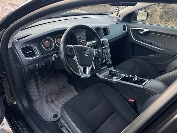 2011 Volvo V60 I, чёрный, 898000 рублей - вид 6