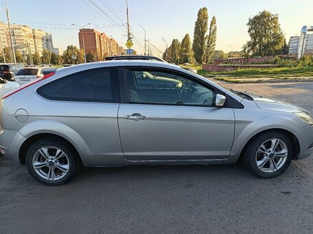 2009 Ford Focus II Рестайлинг, серебристый, 510000 рублей, вид 3