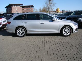 2024 Skoda Octavia IV (A8), серебристый, 3658000 рублей, вид 2