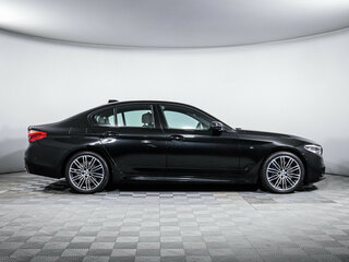 2017 BMW 5 серии 540i xDrive VII (G30/G31/G38), чёрный, 4280000 рублей, вид 4