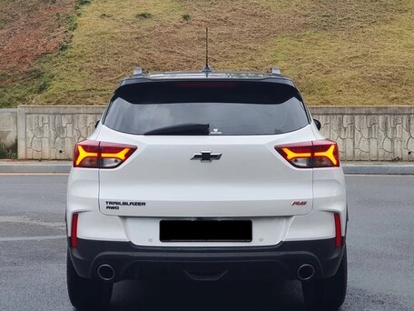 2022 Chevrolet TrailBlazer III, чёрный, 2300000 рублей, вид 4