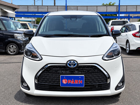 2022 Toyota Sienta II Рестайлинг, белый, 1550000 рублей, вид 2