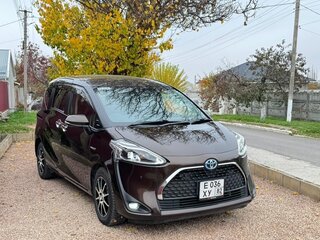 2018 Toyota Sienta II Рестайлинг, коричневый, 1850000 рублей, вид 1