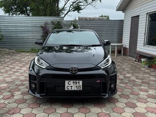 2022 Toyota Yaris IV, чёрный, 2695000 рублей, вид 1