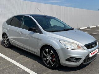 2010 Ford Focus II Рестайлинг, серебристый, 850000 рублей, вид 3