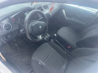 2017 Renault Logan II, белый, 590000 рублей, вид 4