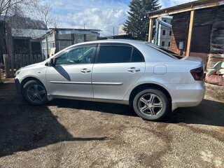2010 Toyota Corolla Axio X (E140, E150) Рестайлинг, серебристый, 1200000 рублей, вид 3