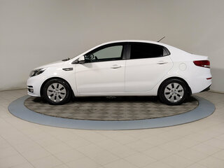 2016 Kia Rio III Рестайлинг, белый, 858900 рублей, вид 4