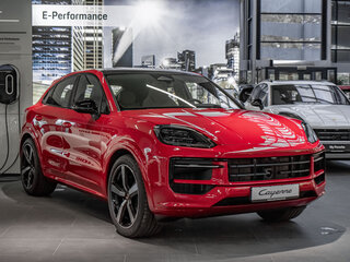 2026 Porsche Cayenne Coupé III Рестайлинг, красный, 21990000 рублей, вид 3