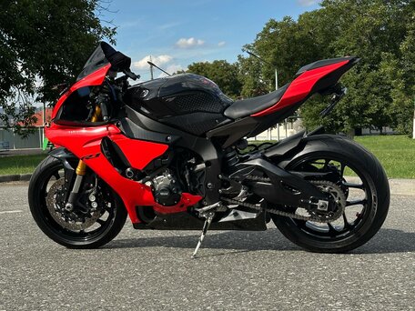 2015 Yamaha YZF-R1, красный, 1200000 рублей, вид 3