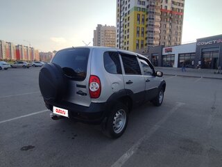 2009 Chevrolet Niva I, серебристый, 399000 рублей, вид 4
