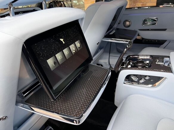2026 Rolls-Royce Cullinan Black Badge I Рестайлинг (Series II), чёрный, 64350000 рублей - вид 14